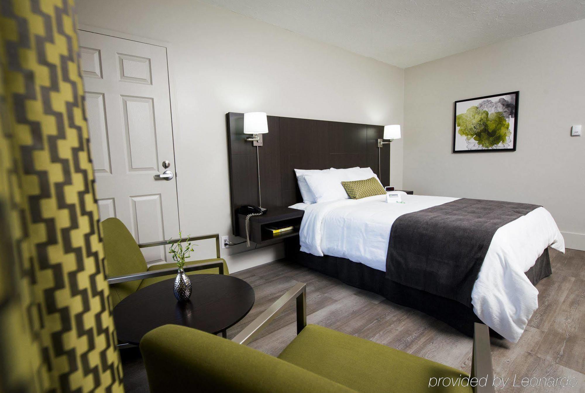 V Hotel & Suites Moncton Exterior photo